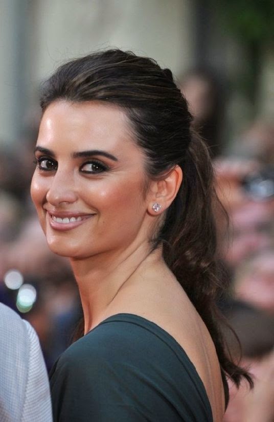 Mittellange Frisuren Mit SchrÃ¤Gem Pony 2014 Frisuren Mit Pony Halblang 2014